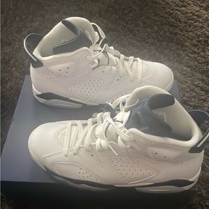Never worn, Retro 6 midnight navy’s